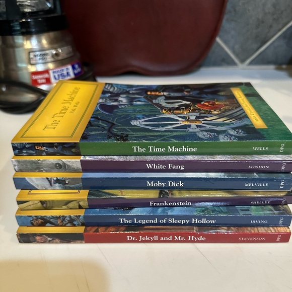 2012 THE TIME MACHINE H G WELLS JR CLASSICS FOR YOUNG READERS PAPERBACK BOOK - Picture 9 of 9